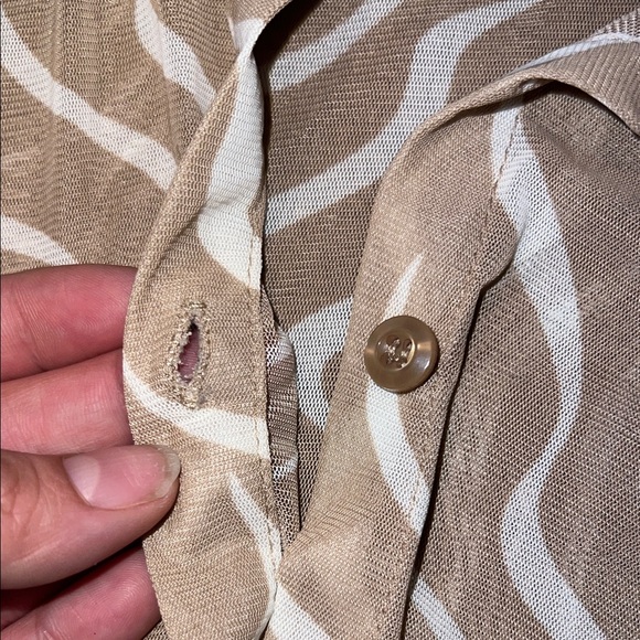 Beige and White Patterned Mesh Button-Up Blouse - Picture 4 of 5